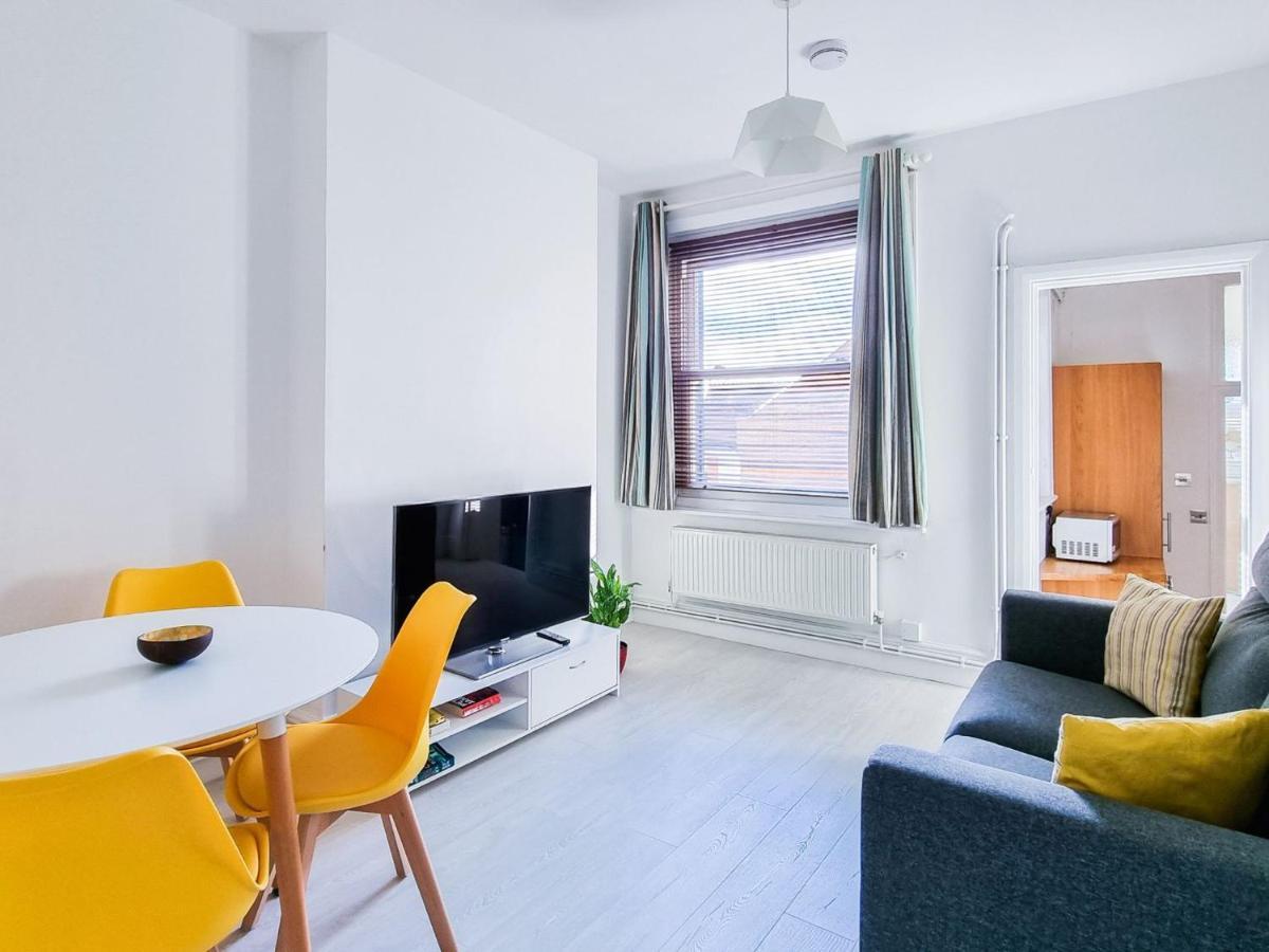 Apartamento Pass The Keys Wimbledon Hideaway Londres Exterior foto